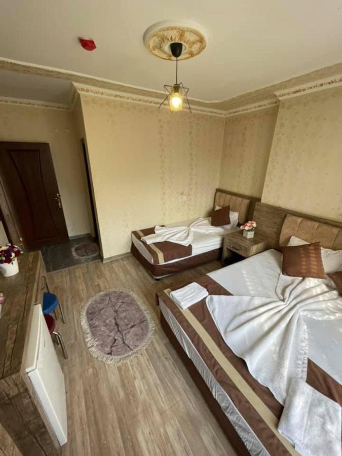 Oezguer Hotel Antalya Exterior photo